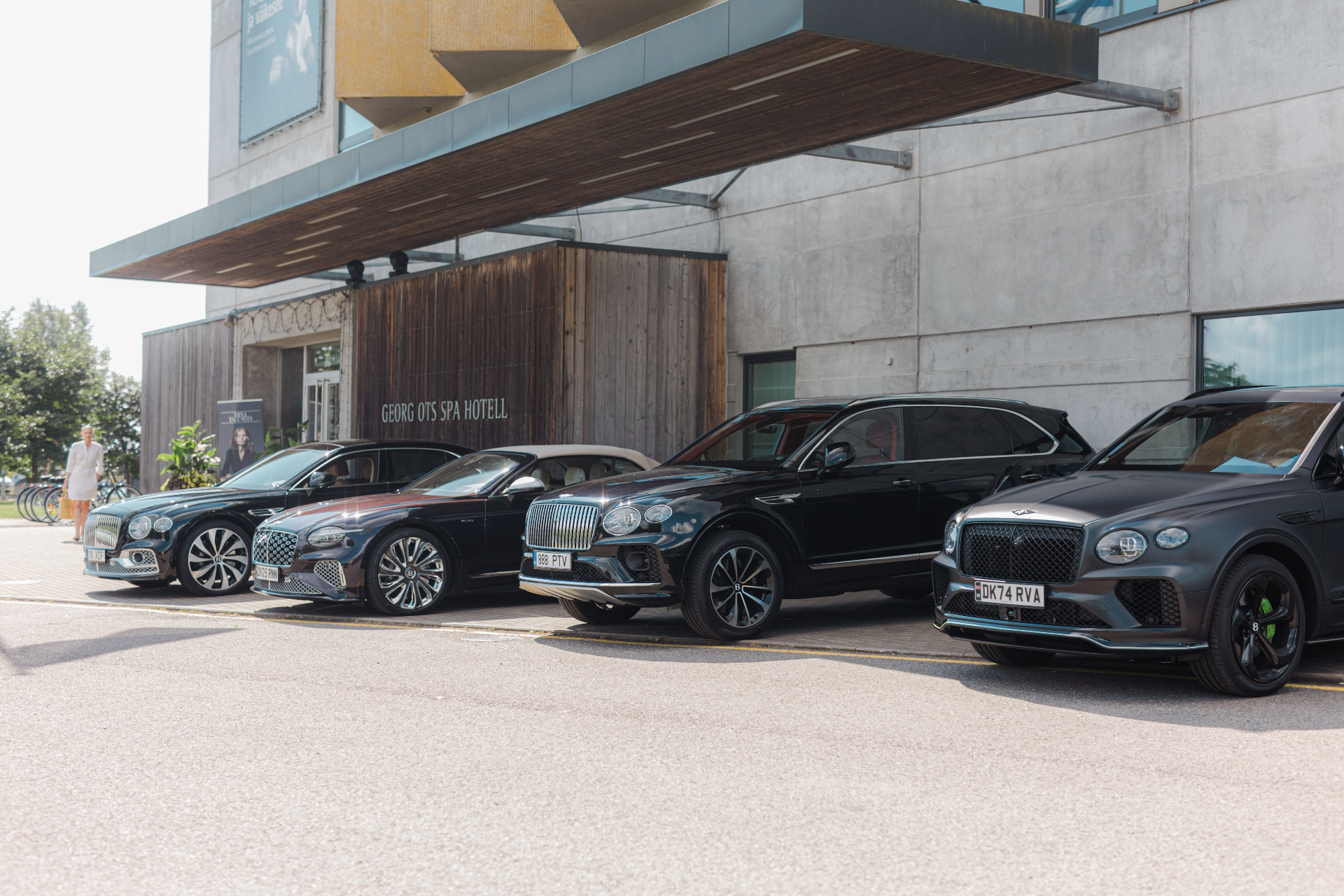 Bentley sõidukid GOSPA hotelli ees Saaremaal